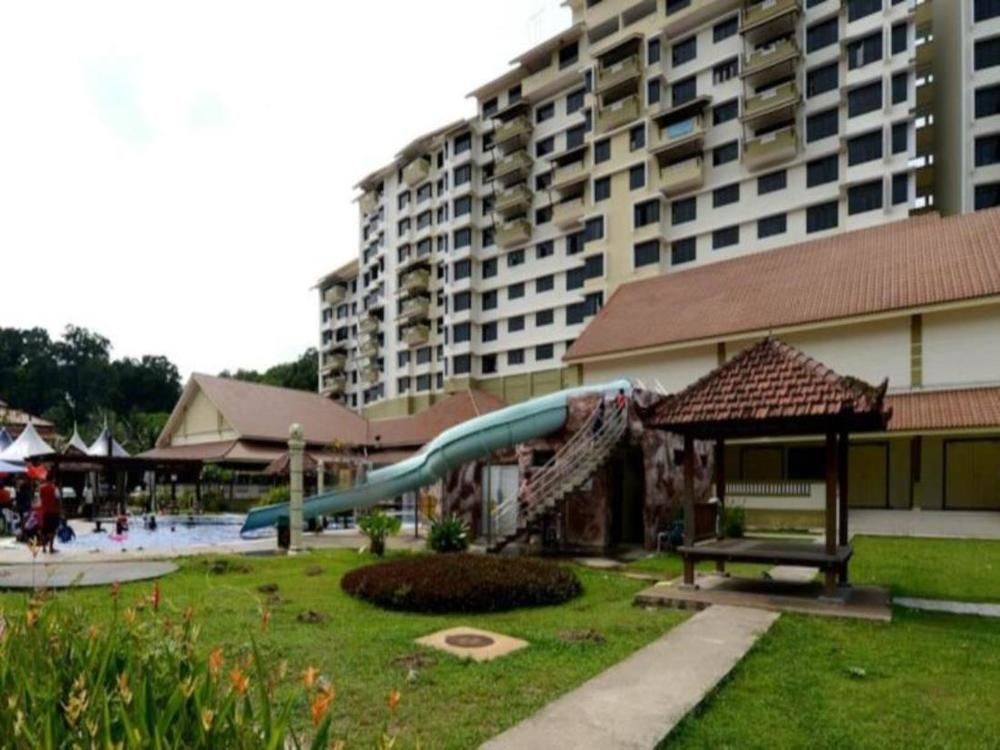 Puteri Beach Resort Port Dickson Bagian luar foto