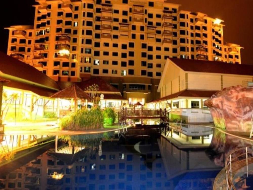Puteri Beach Resort Port Dickson Bagian luar foto