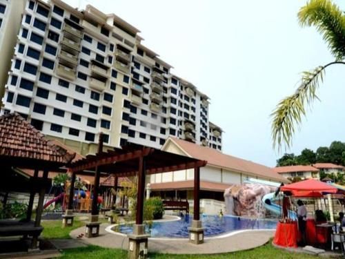 Puteri Beach Resort Port Dickson Bagian luar foto