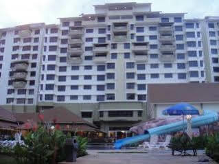 Puteri Beach Resort Port Dickson Bagian luar foto